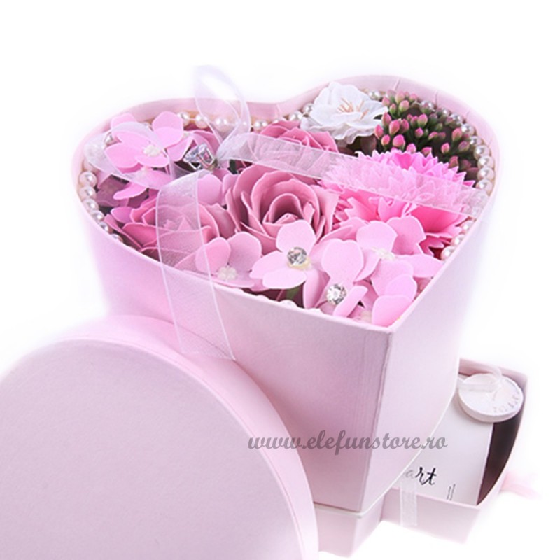 Cutie Inima roz cu flori de sapun si sertar