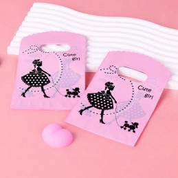 Pungute mici subtiri 50/set fucsia cu buline albe Pungute mici subtiri 50/set fucsia cu buline albe